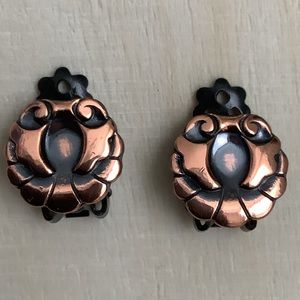 🦋🌸 Unique Vintage copper clip on earrings butterfly flower?